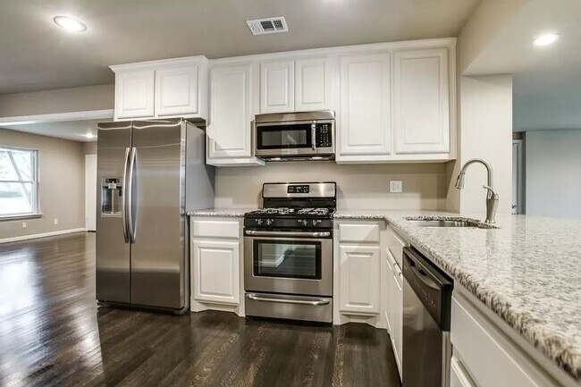 Building Photo - 12018 Leisure Dr