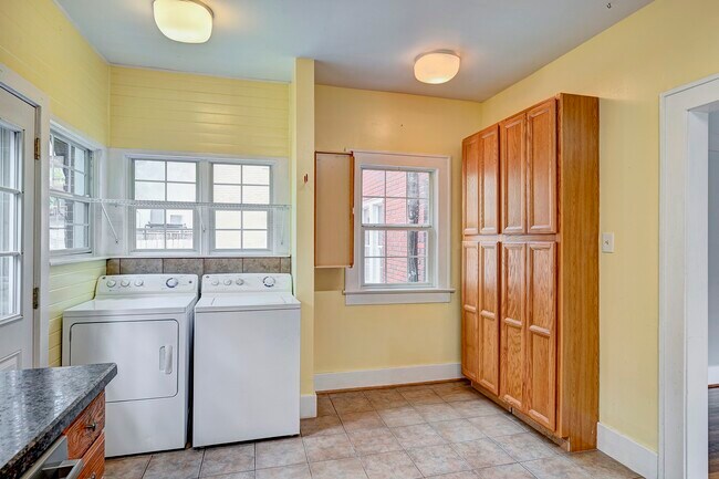 Foto del edificio - 512 W Pierce St