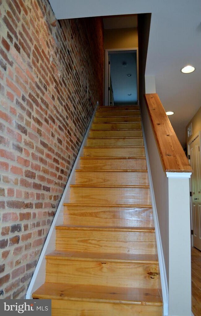 Foto del edificio - 307 Font Hill Ave
