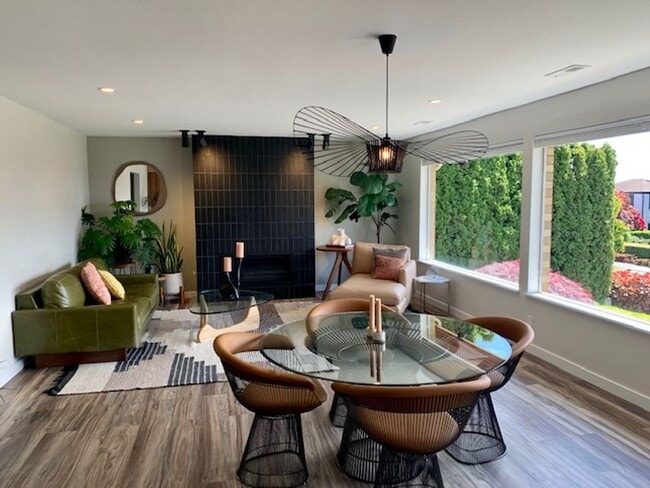 Building Photo - Modern 4 Bedroom Magnolia Stunner