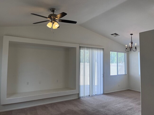 Foto del edificio - Single Story - 2 bedroom (Gated)