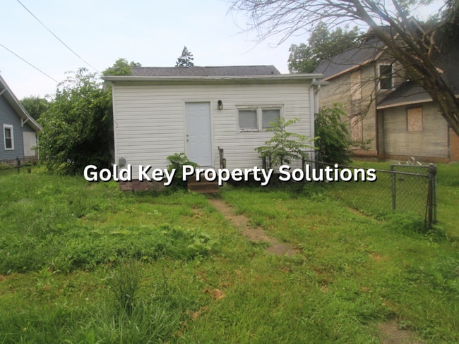 Building Photo - 3 Bed 1 Bath Home For Rent W/ Fenced Yard