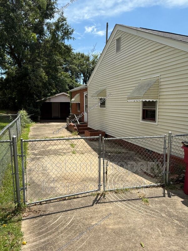 Building Photo - 3069 Somerset Dr