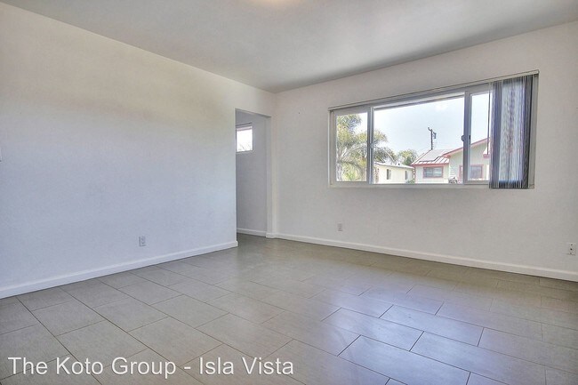 Building Photo - 6584 Del Playa Dr