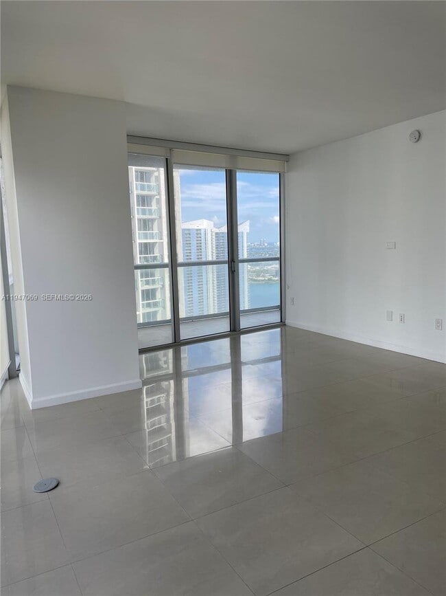 Foto del edificio - 495 Brickell Ave