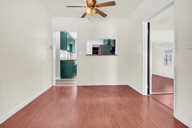 Building Photo - 905 N Albertson Ave