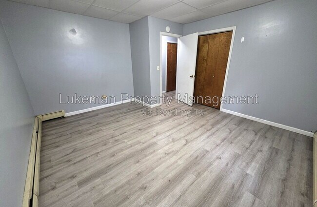 Foto del edificio - 46131 S Lakeshore Dr
