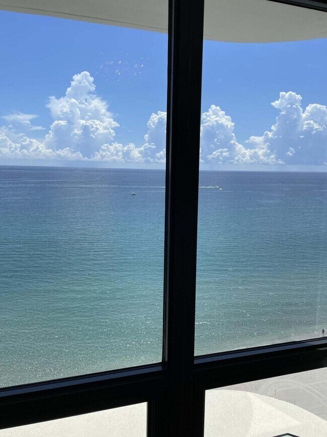 Building Photo - 250 S Ocean Blvd