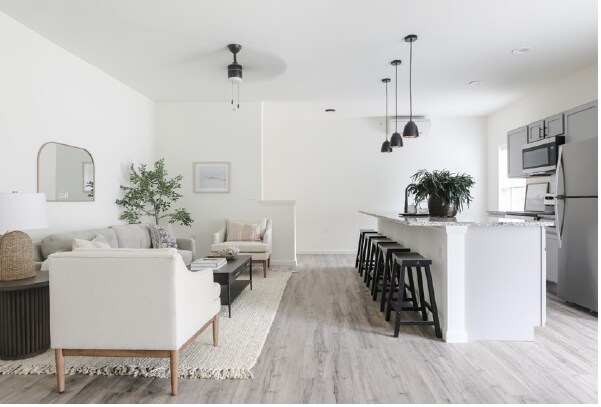 Building Photo - 17 S Main St