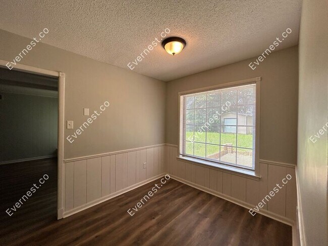 Building Photo - 2092 Hornsby Cove