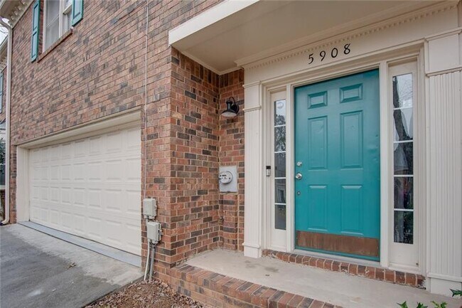 Foto del edificio - 5908 Princess Ln NW