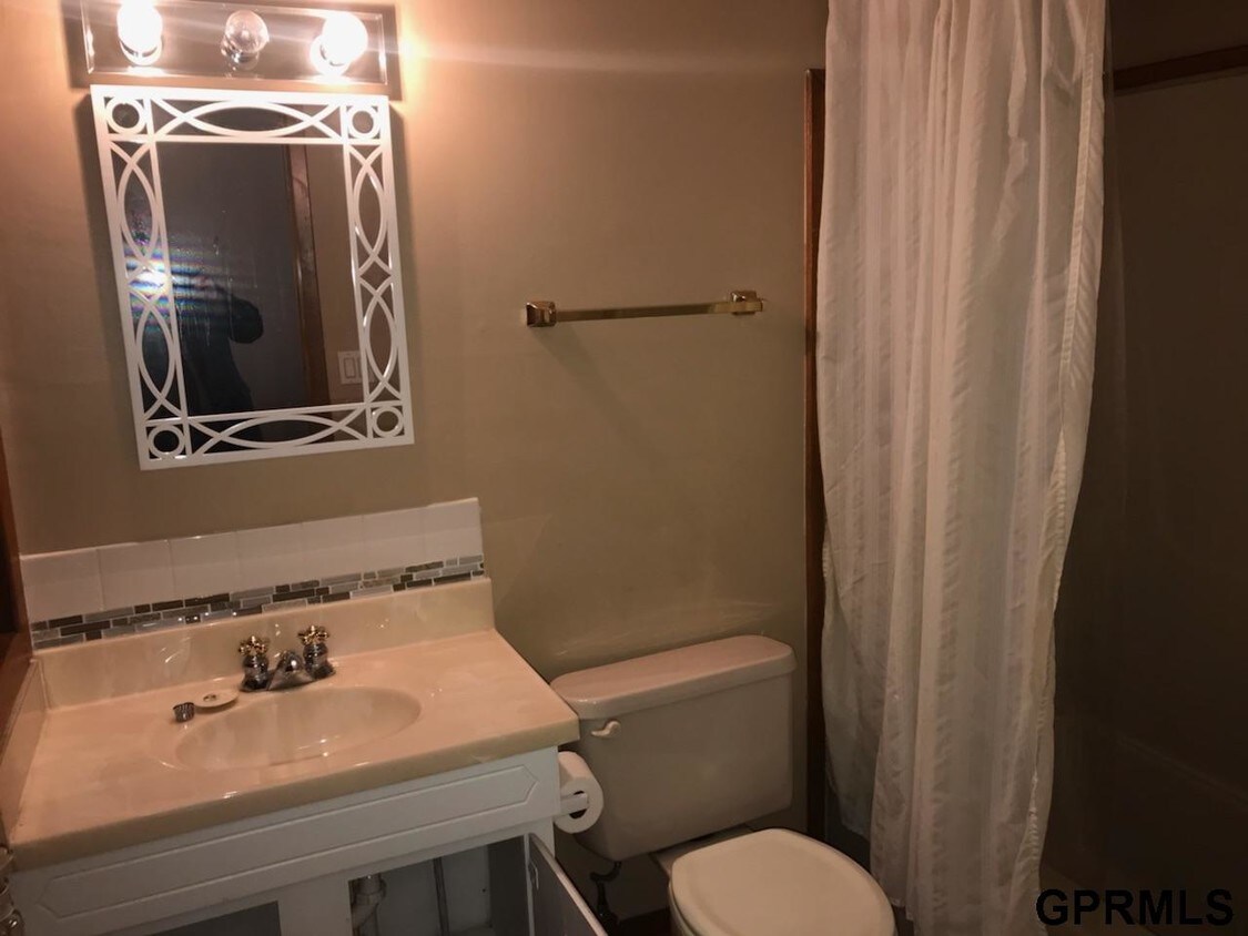 Foto del edificio - 128 N 6th St