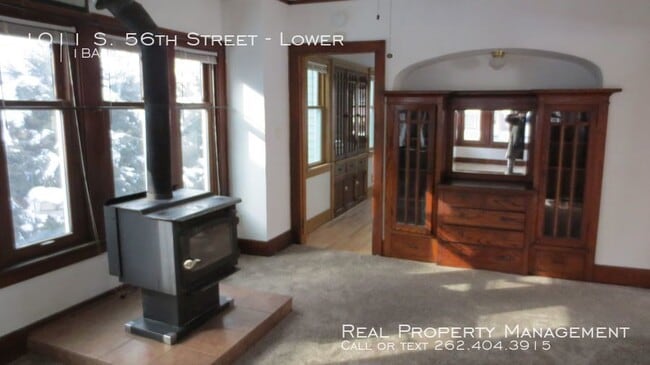 Building Photo - Cozy Lower Duplex