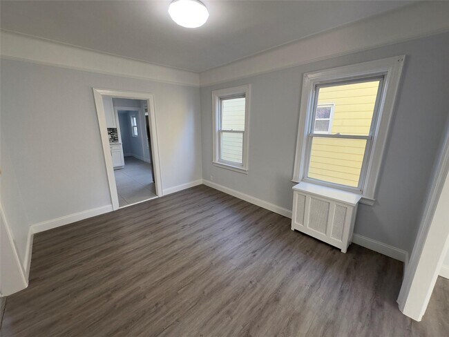 Building Photo - 61 James St