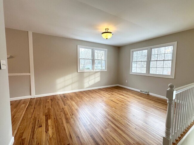 Foto del edificio - 76 Trottingham Ct