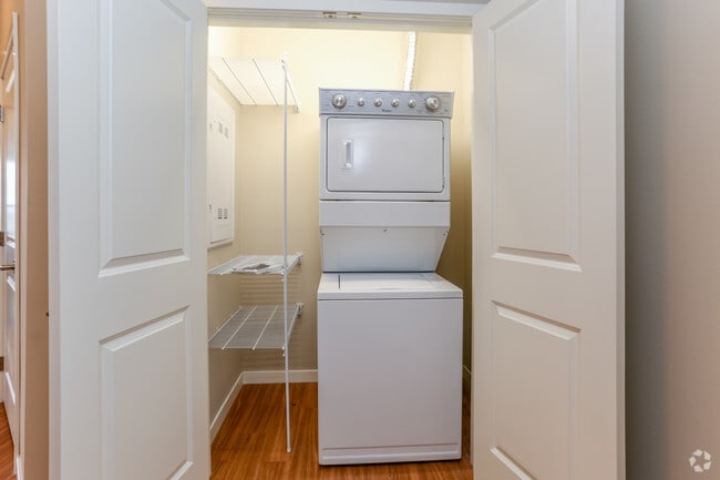 Deco Luxury Apartments Apartments - Madison, WI ...