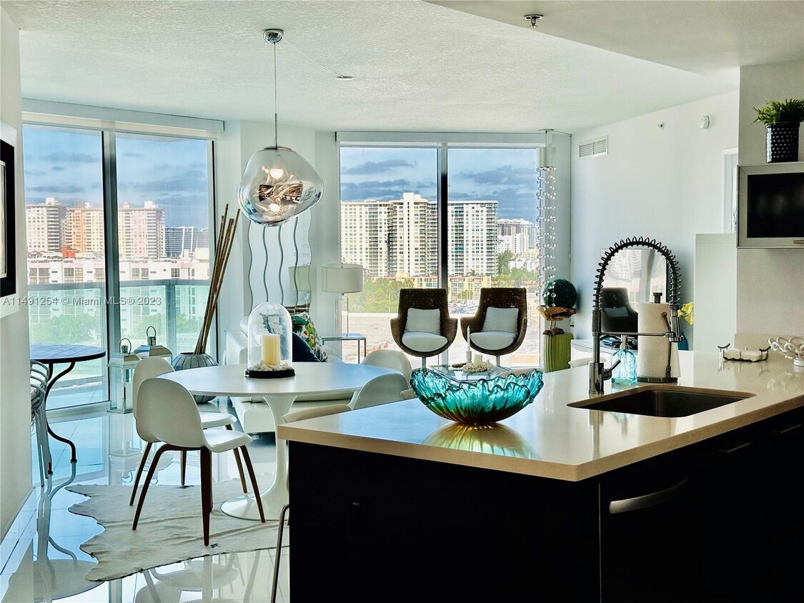 Foto principal - 150 Sunny Isles Blvd