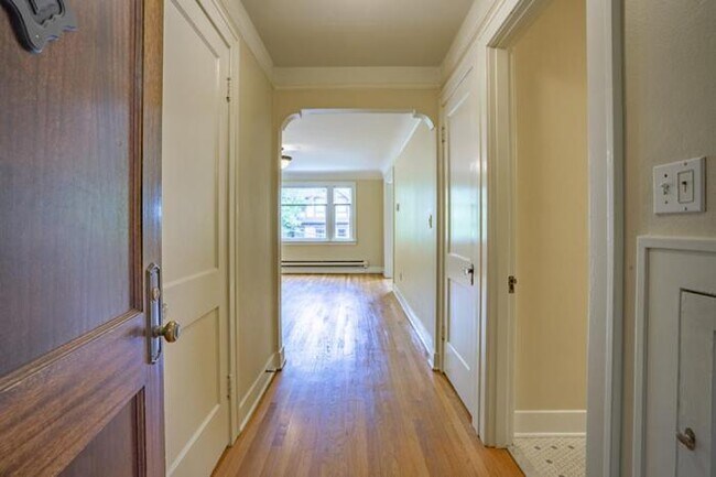 Foto del edificio - 1 bedroom in Seattle WA 98112