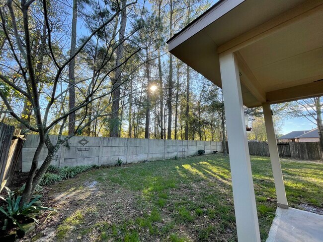 Backs up to beautiful trees - 20100 Bitter Root Dr