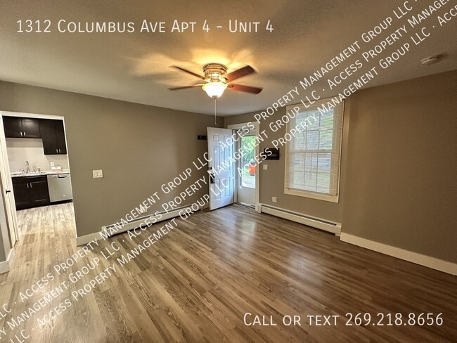 Building Photo - Nicely Updated Spacious One Bedroom in Gra...