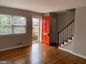 Building Photo - 5 E Alexandria Ave