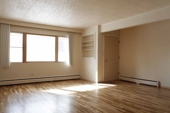 Building Photo - 1315 W Koch St