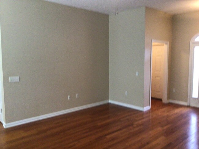 Building Photo - 64 Lancaster Way