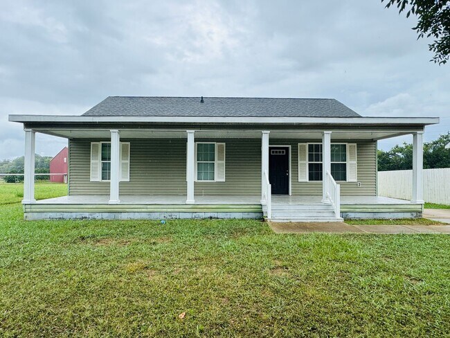 Foto del edificio - Charming 3-Bed, 2-Bath Home with Spacious ...