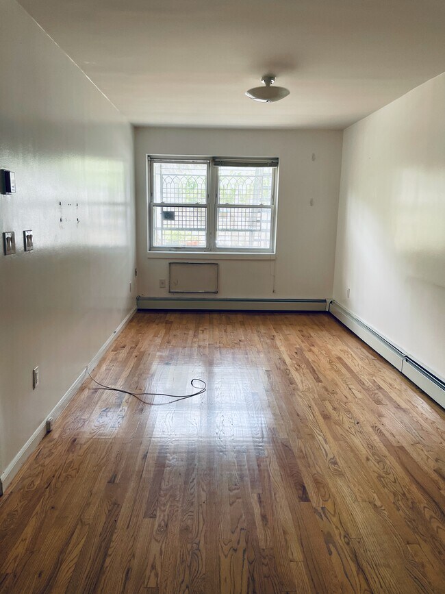 Living room Zoomed out - 3114 60th St