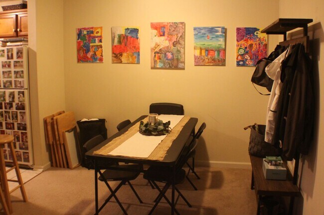 Building Photo - 3 Bedroom Apartment Off of South Lumpkin w...