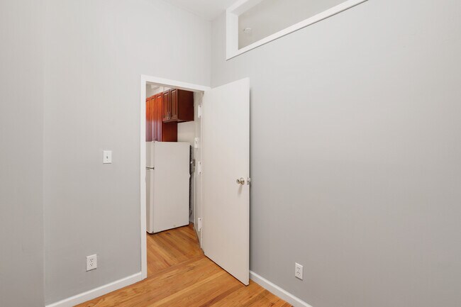 Foto del edificio - 516 E 11th St