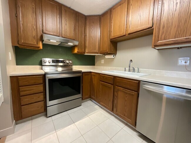 Foto del edificio - 10401 Cedar Lake Rd