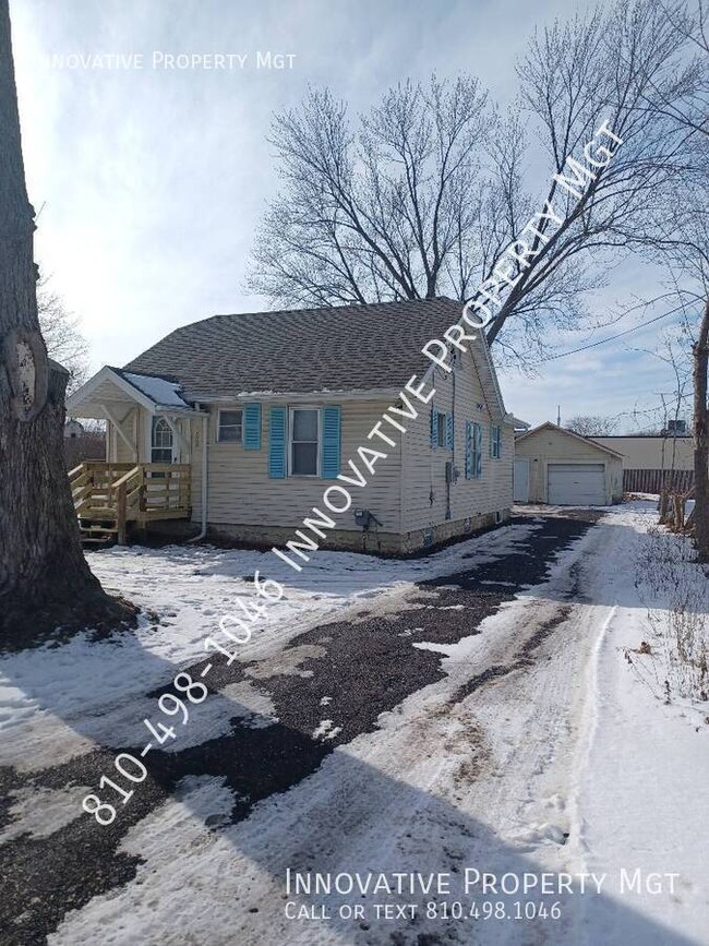 Building Photo - Beautifully updated 3 bed 1 bath! Carman-A...