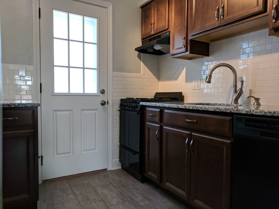 Kitchen - 3901 Main St