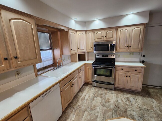 Foto del edificio - 3 Bedroom 2 Bath House in Rock Island