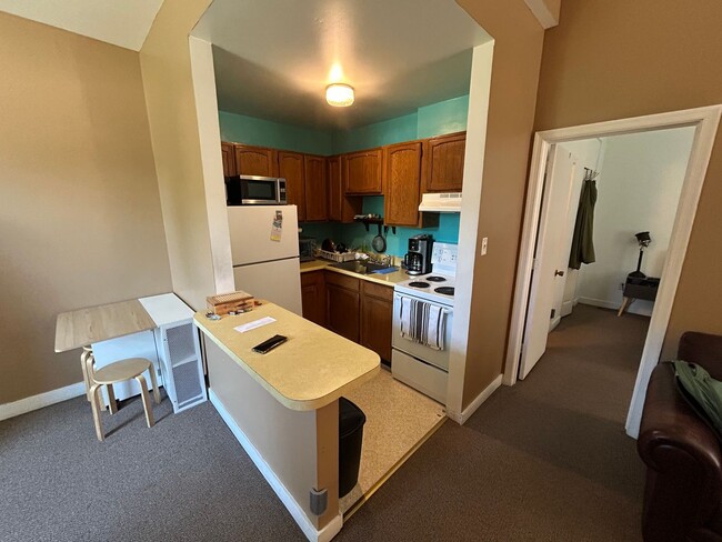 Building Photo - Adorable 1 bdrm/1ba Apartment Located in Richmond's Fan District!