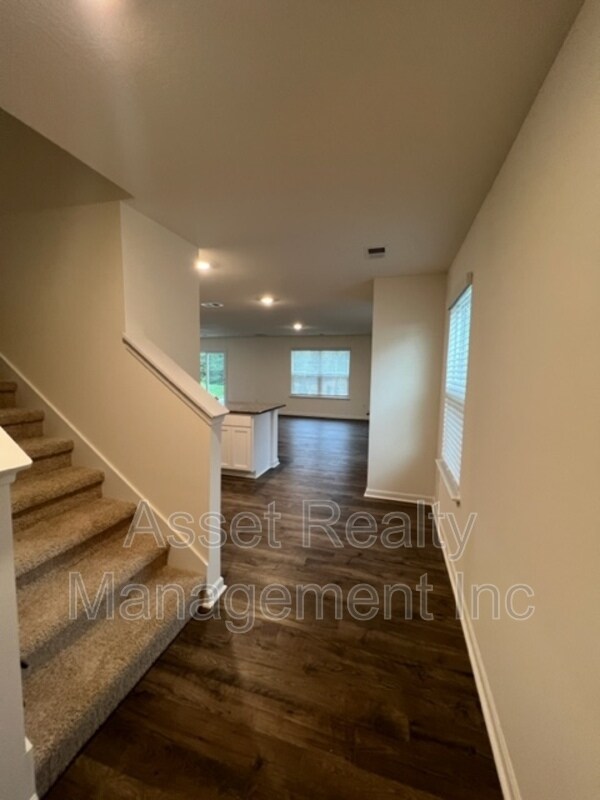 Foto del edificio - 323 Everleigh Cir