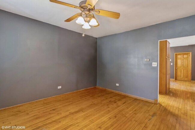 Building Photo - 5039 W Henderson St
