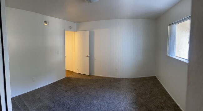 Foto del edificio - 7741 Newman Ave