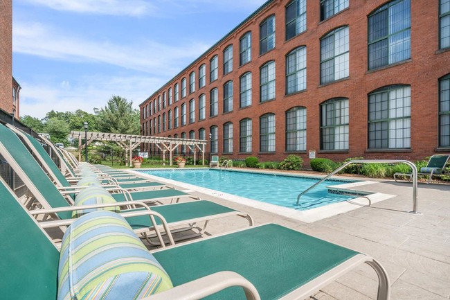 RELAX BY THE POOL - Lofts at the Mills