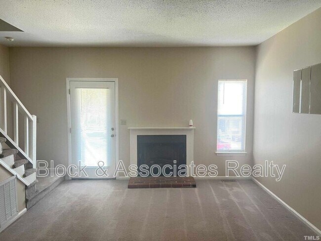 Foto del edificio - 6141 Loch Laural Ln