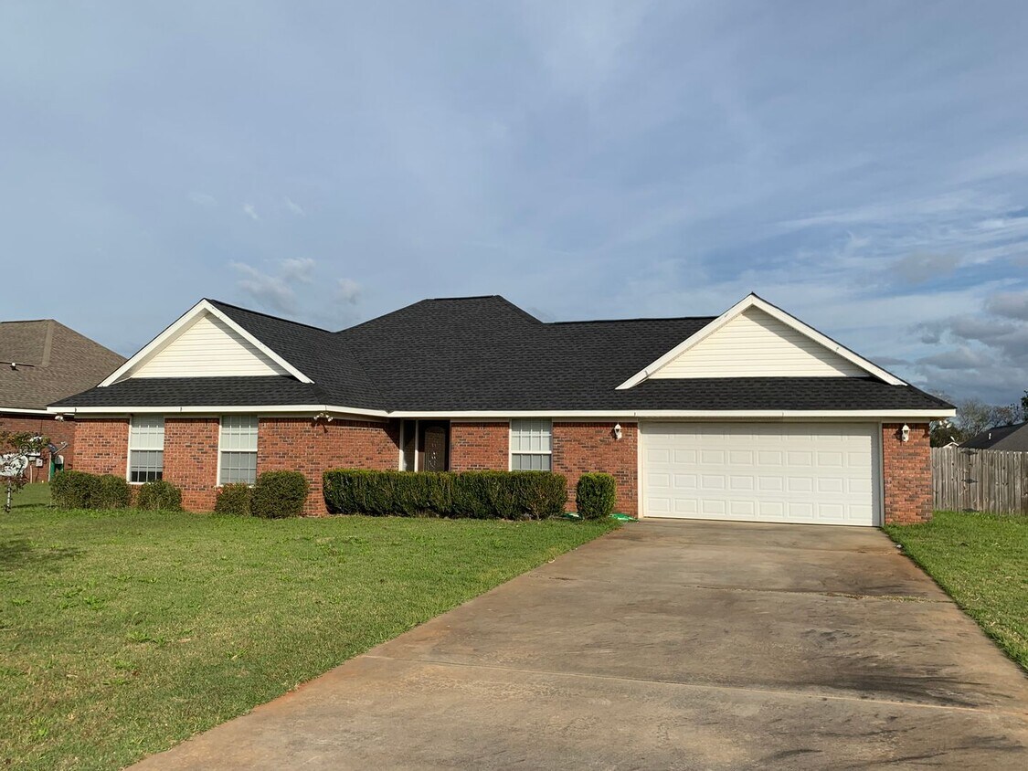 The Woodlands 1/2 off 1st month rent wit... - The Woodlands   1/2 off 1st month rent wit...