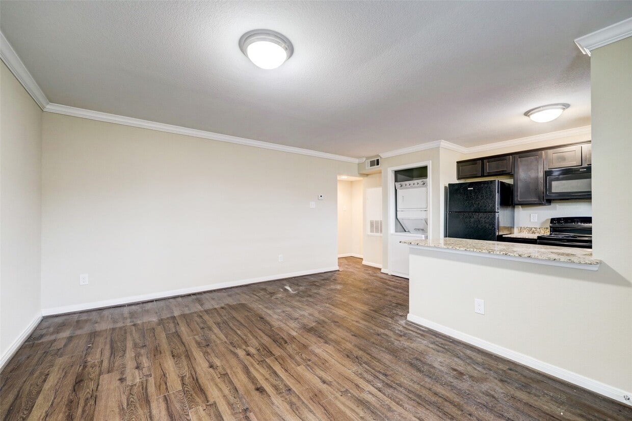 Foto principal - 1600 W T C Jester Blvd