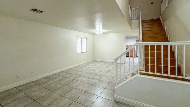 Foto del edificio - Charming 4-Bedroom Home with Covered Patio...