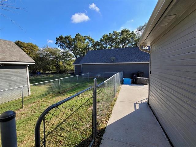 Building Photo - 5022 Fitzhugh Ave