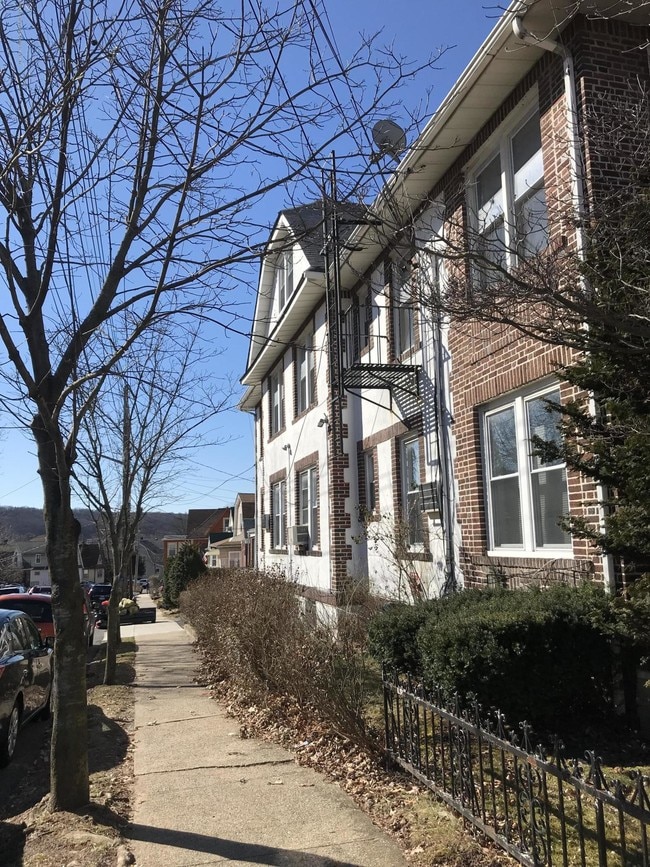 Foto del edificio - 48 Grand Ave