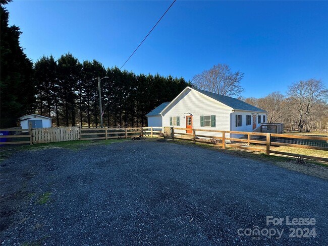 Building Photo - 111 Cardinal Ln