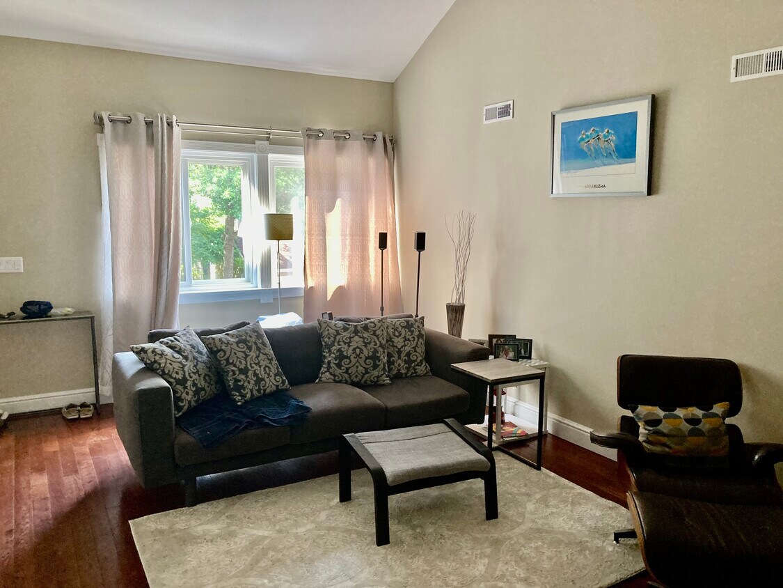 Foto principal - 148 Stonemeadow Dr