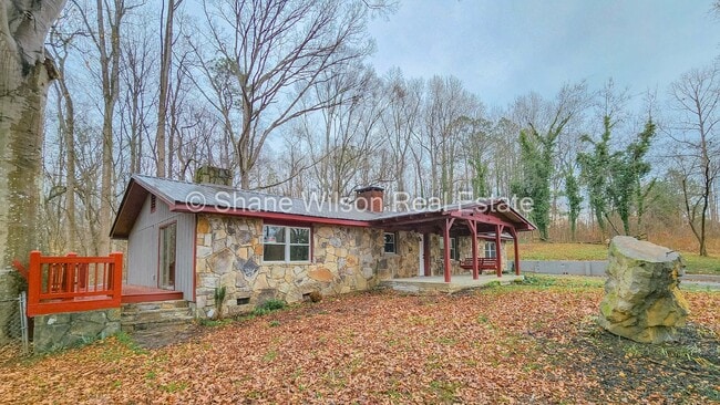 Building Photo - 5 Acres! Land to Roam and a big house to go with it!