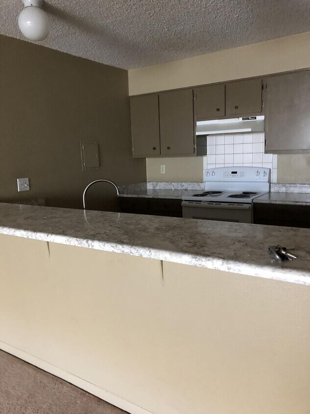 Primary Photo - 2 Bedroom, 1 Bathroom Condo located at Ter...
